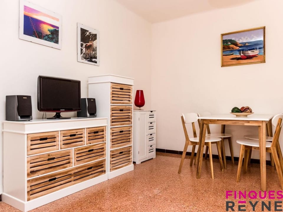 Apartamento a 100m de la playa con terraza, aparcamiento y vista lateral al mar - ES-298-30 Apartment in Platja d'Aro