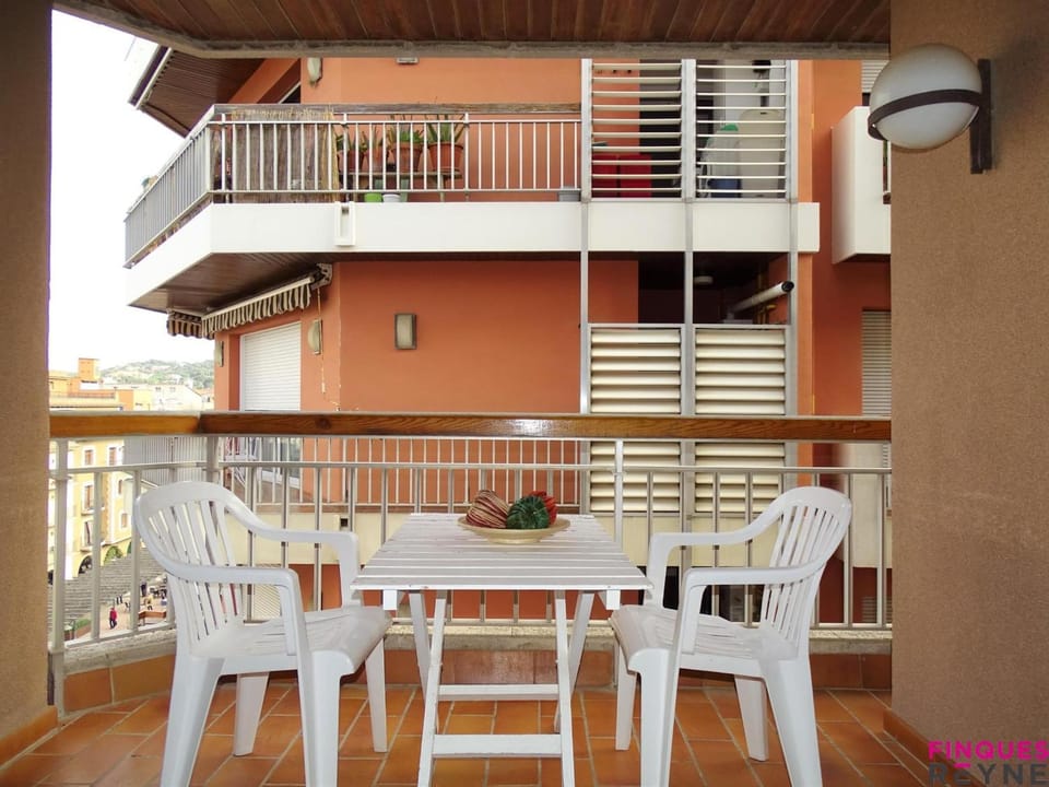 Apartamento San Felíu 3 habitaciones cerca del paseo - ES-298-49 Apartment in Baix Empordà