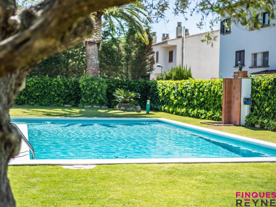 Apartamento en planta baja con jardín y acceso a piscina, cerca de playa de Sant Pol - ES-298-47 Apartment in S'Agaró