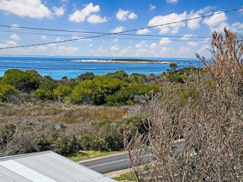 Seaglass House - Ocean Views House in St Helens