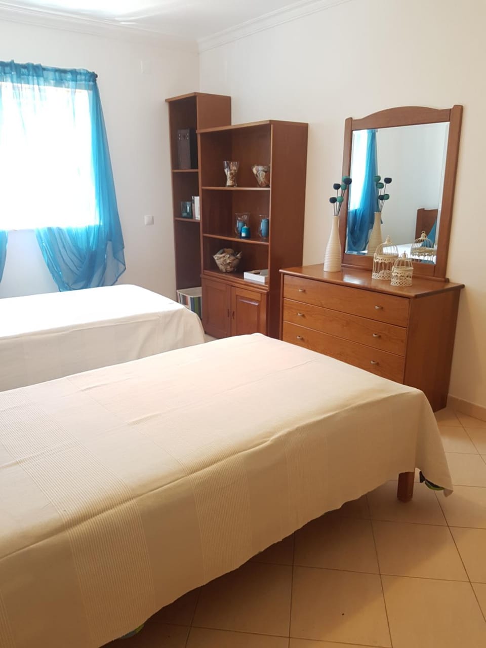 Photo of the whole room, Decorative detail, Bedroom