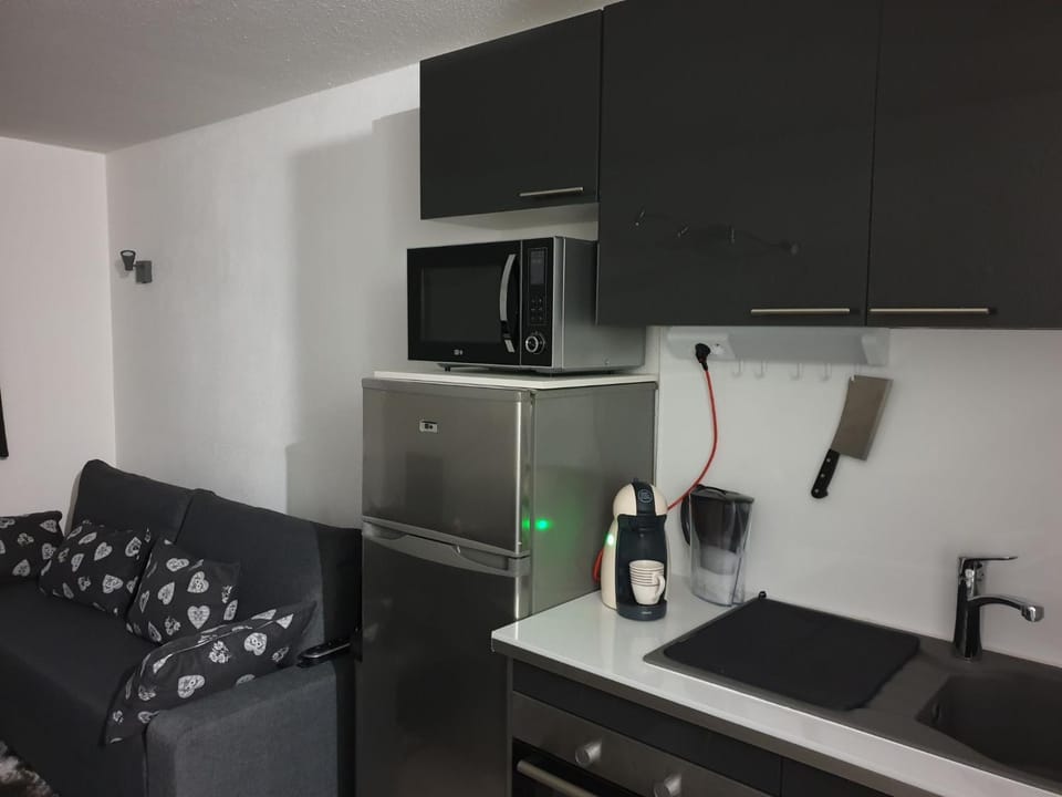 Living room, microwave, oven