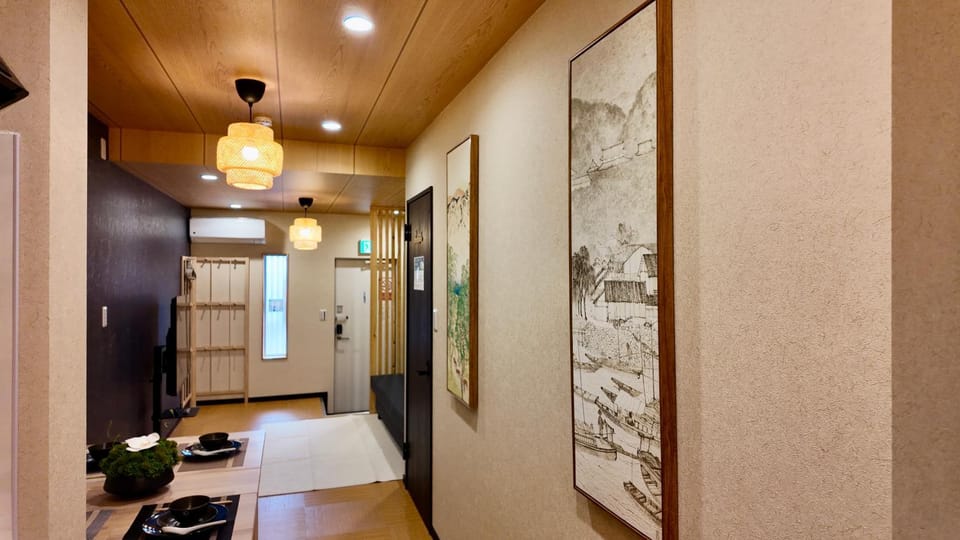 嘉顺 两层包栋2-7人 机场心斋桥地铁直达 2房2卫1浴1客厅1厨房 大正站步行五分钟 原木温馨风格 House in Osaka