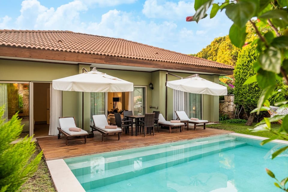 Spring, Day, Summer, Seating area, Swimming pool