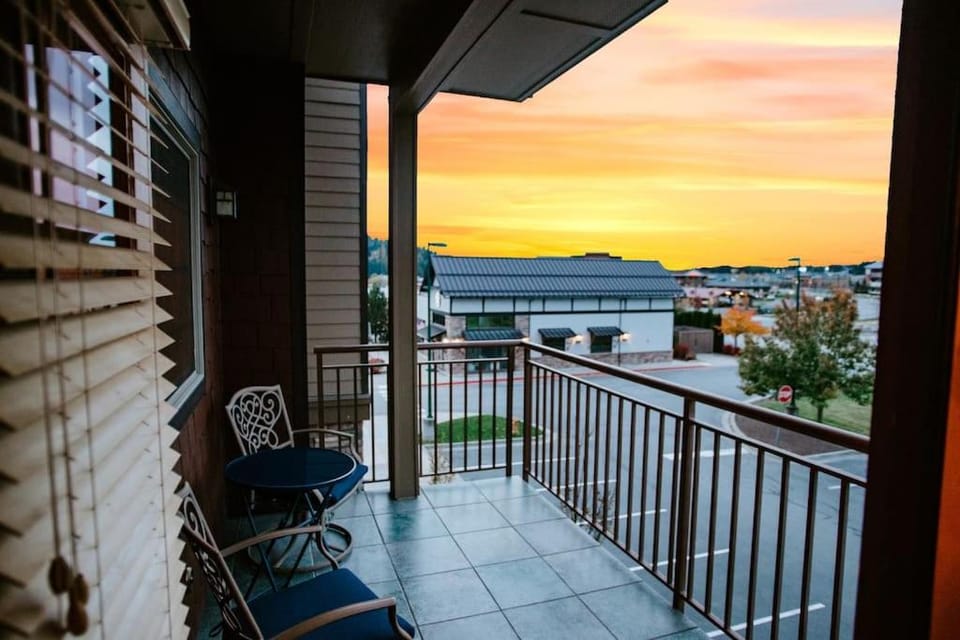 Savor Dining & Leisure at Montagne Moderne Retreat House in Coeur dAlene