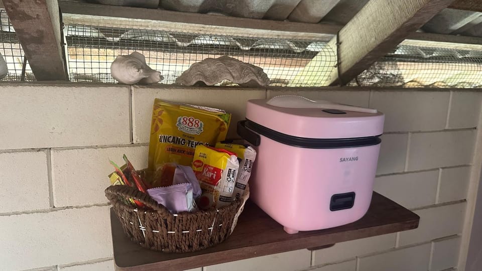 Kitchen or kitchenette, Food and drinks