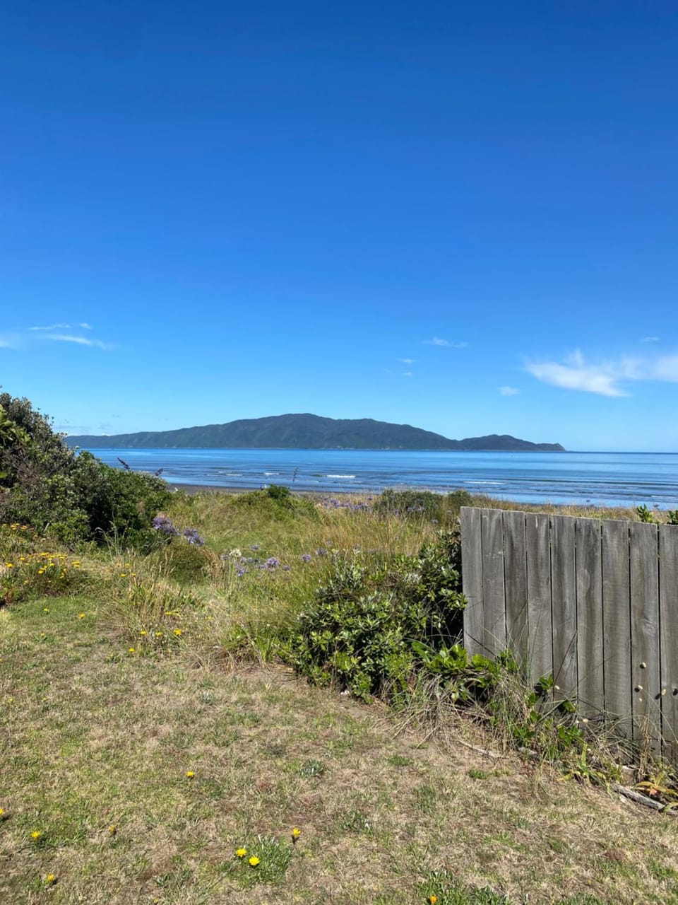 Beach side Waikanae Bach House in Wellington Region