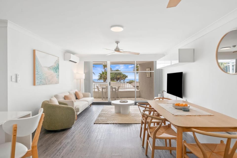 Casa Palma - Absolute Beachfront Apt w Pool Apartment in Palm Beach
