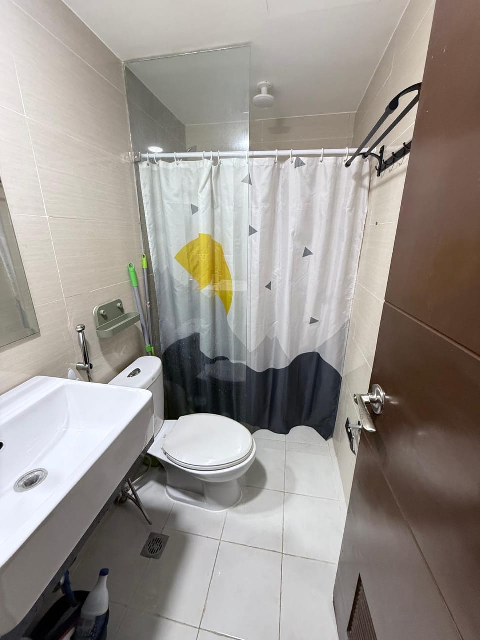 Shower, Toilet