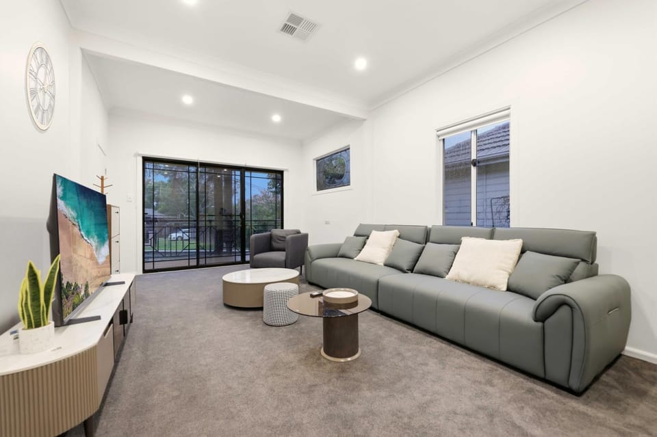 Family 3BR Home Getaway in Oyster Bay House in Sydney