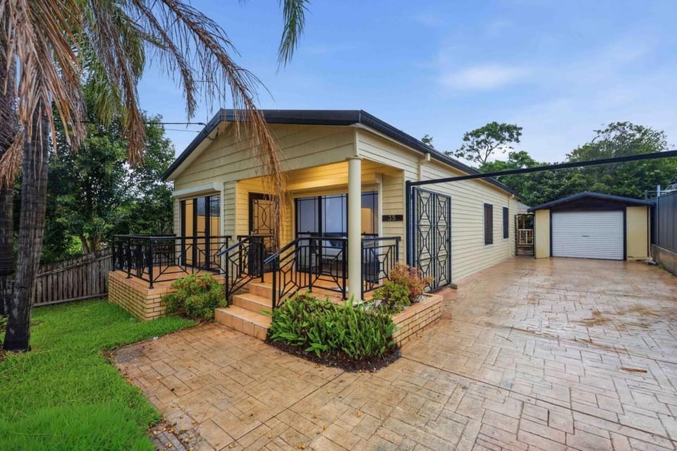 Family 3BR Home Getaway in Oyster Bay House in Sydney