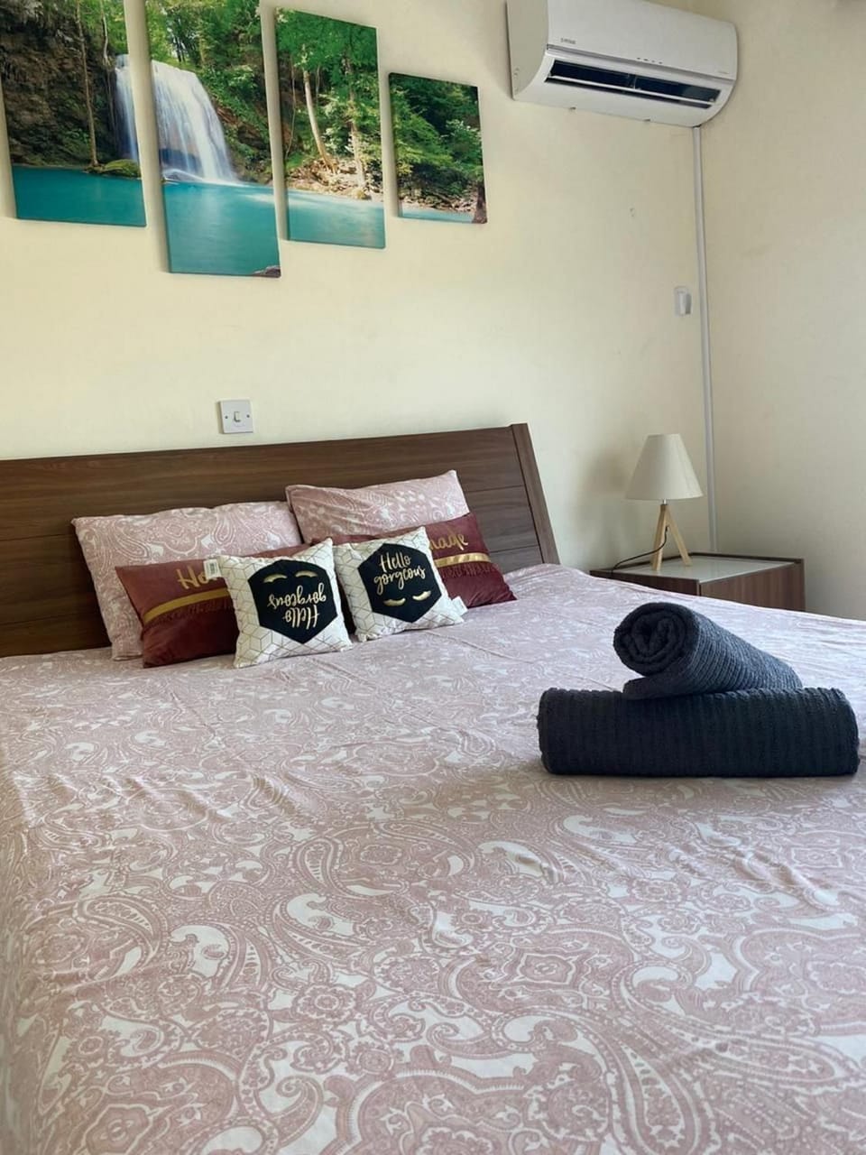 Bed, Bedroom, towels, air conditioner