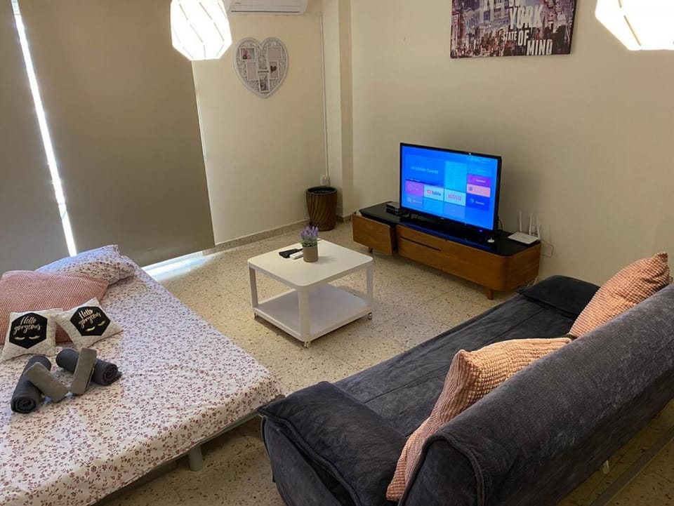 Communal lounge/ TV room, TV and multimedia, Living room, Seating area