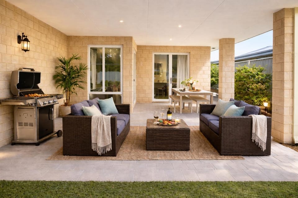 Luxury Beach House, Sleeps 8, Walk to Beach House in Perth