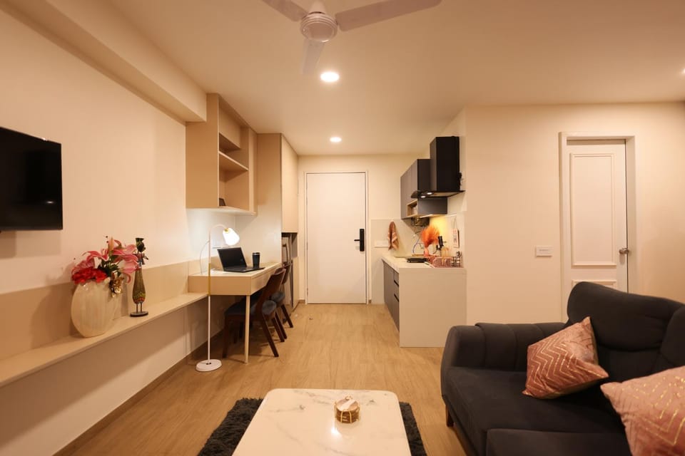 Facade/entrance, Living room, Seating area