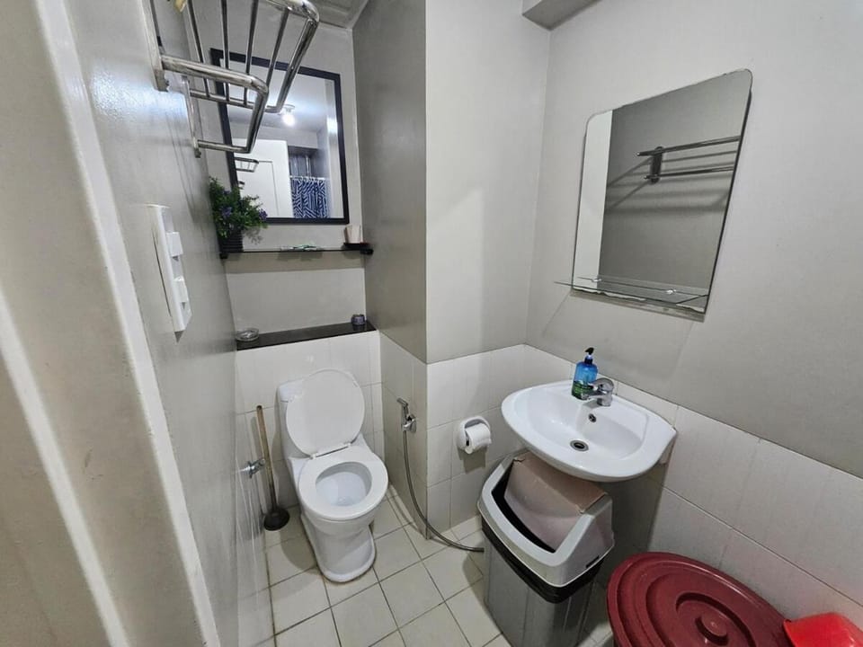 Toilet, bidet
