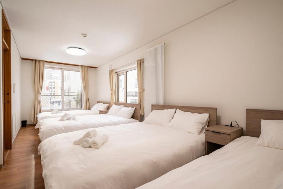 Bed, Bedroom, heating, air conditioner