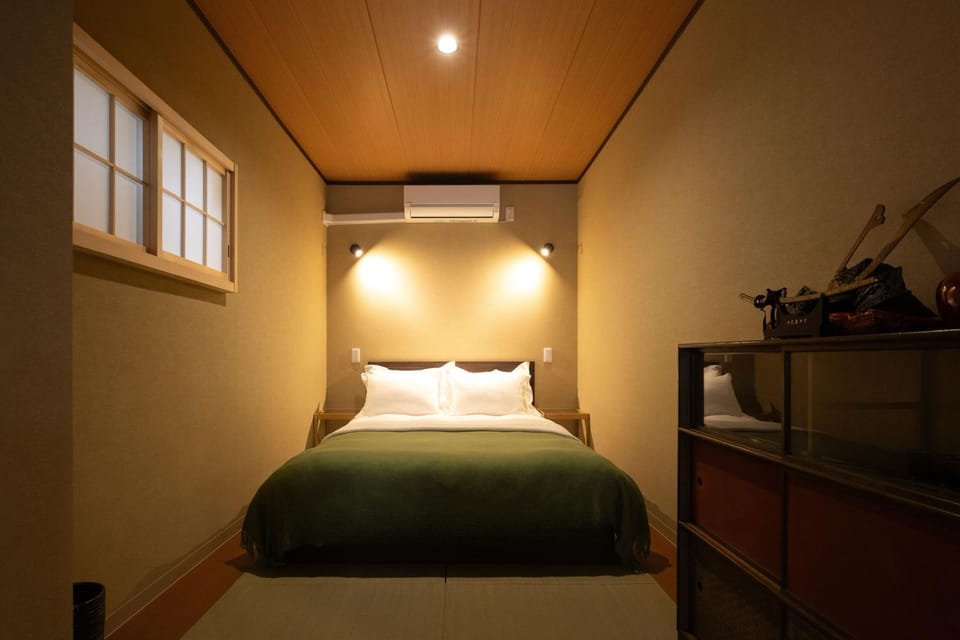 Bed, Bedroom, air conditioner