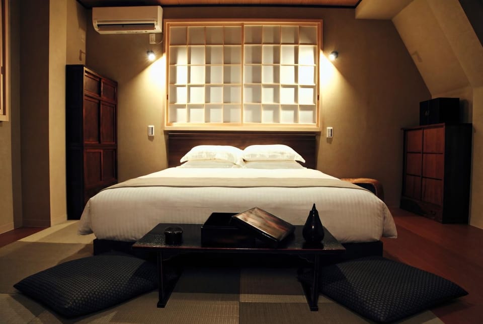 Bed, Bedroom, air conditioner