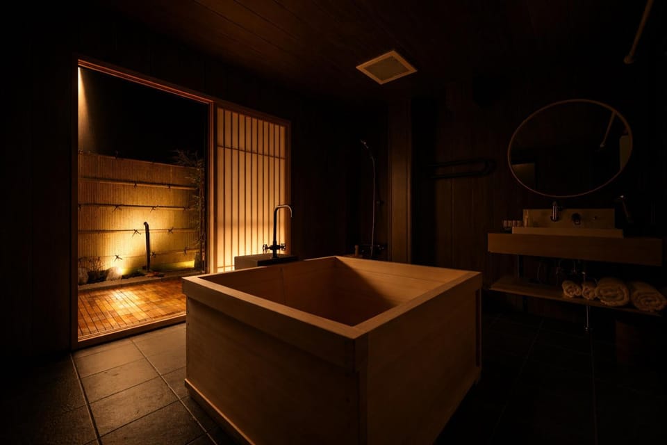 Hot Tub, Bathroom