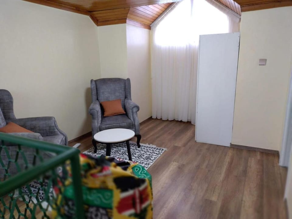 Lounge or bar, Seating area