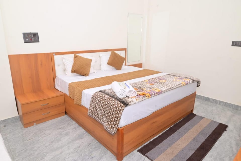 Paramjyoti Home Stay Near Ram Mandir ayodhya Vacation rental in Nepal