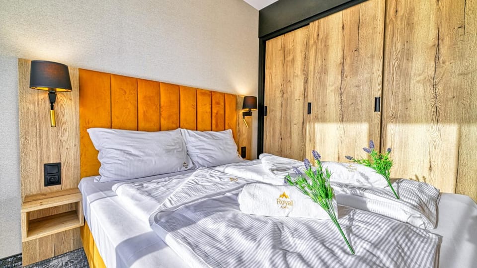 Bed, Bedroom, towels, wardrobe