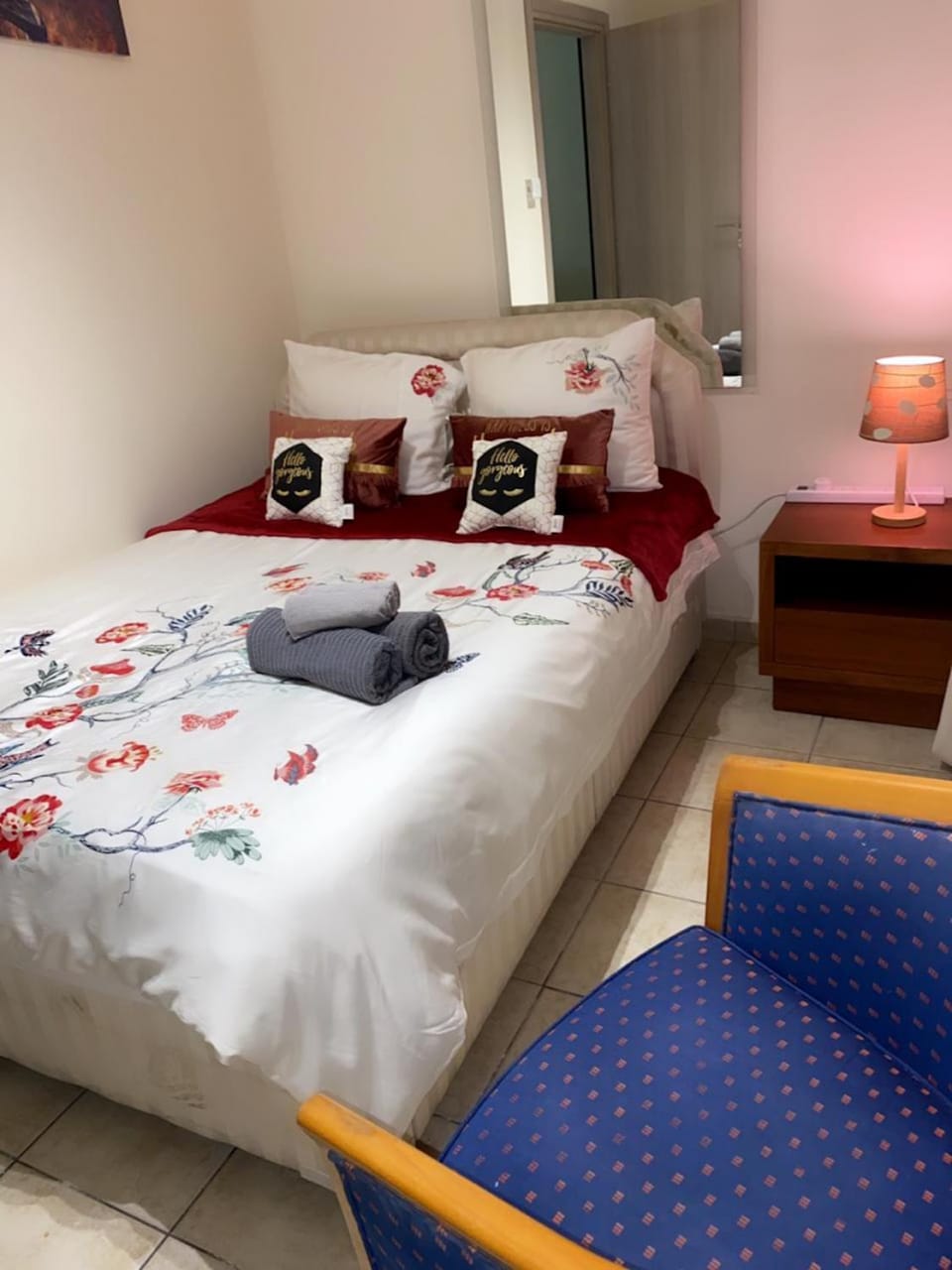 Bed, Bedroom, towels