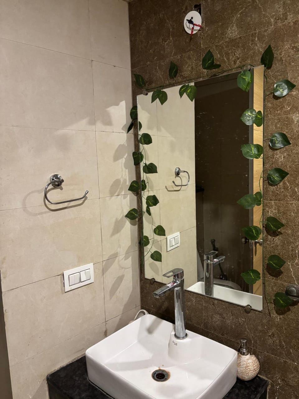 HYD Luxe Capsule hotel in Noida