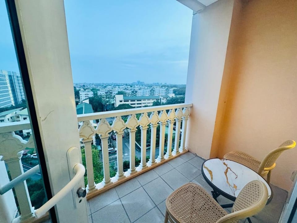 Venice Luxury Residences Studio with Balcony Pool and Netflix Near BGC Apartment in Makati