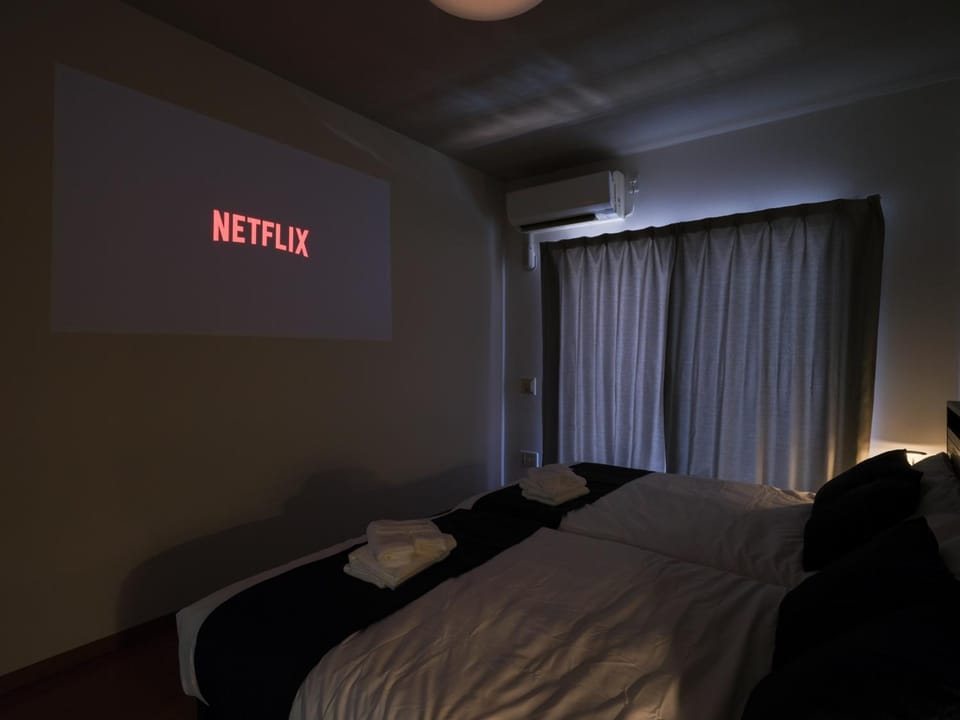 Bed, TV and multimedia, Bedroom, air conditioner