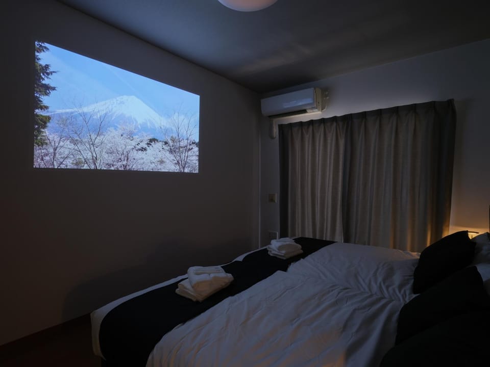Bed, TV and multimedia, Bedroom, air conditioner