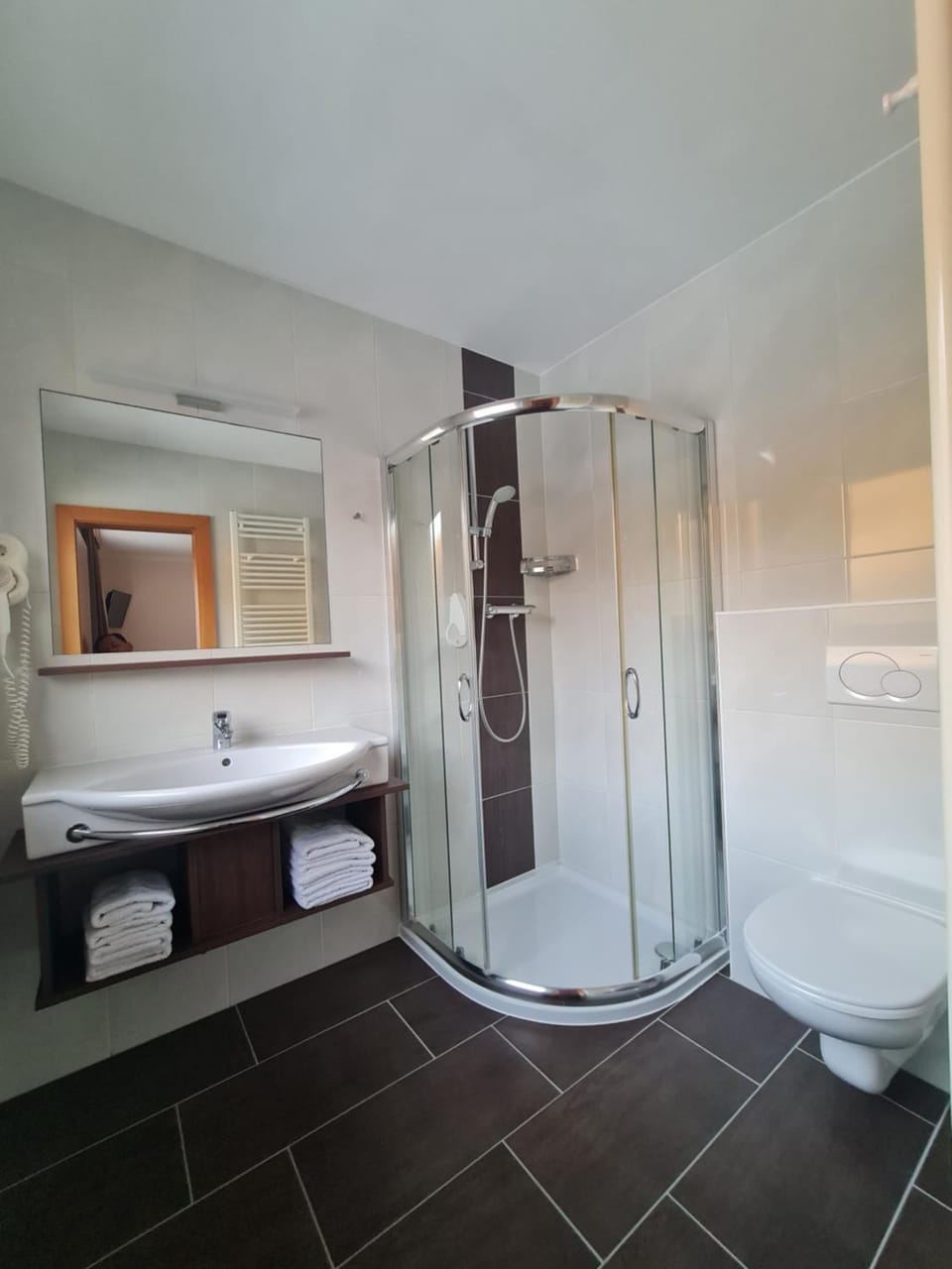 Shower, Toilet, Bathroom, towels