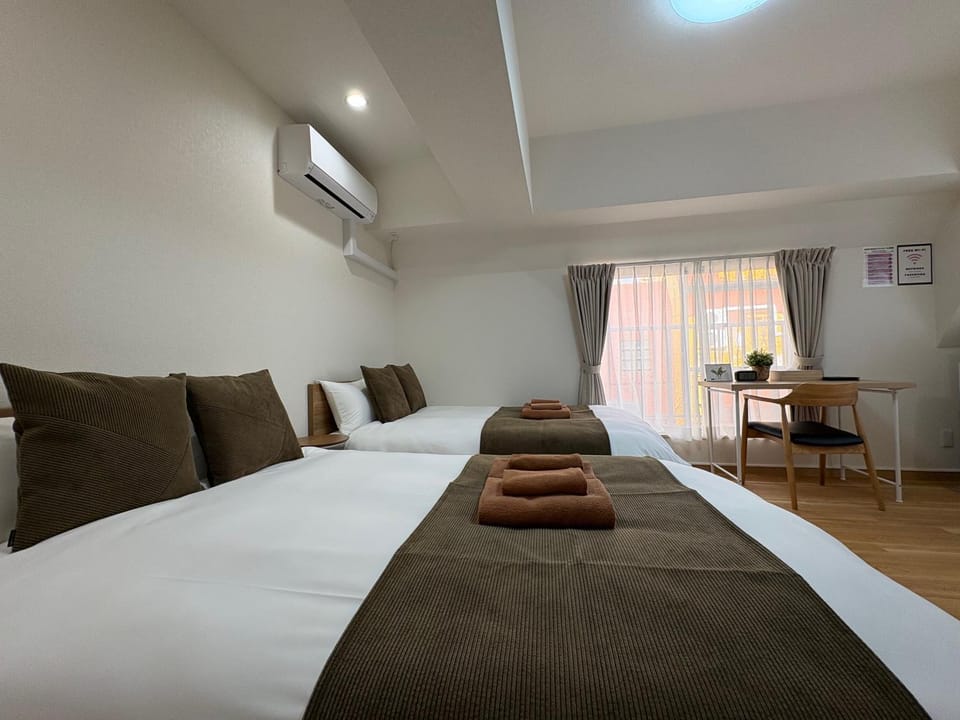 Photo of the whole room, Bedroom