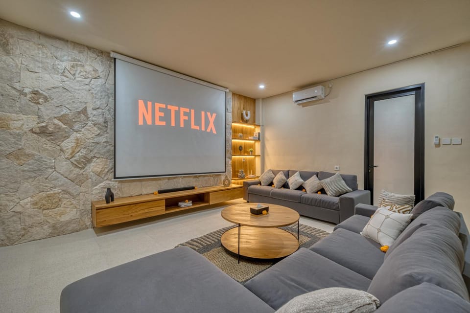 2bd Private Pool Villa w Home Cinema in Canggu Villa in North Kuta