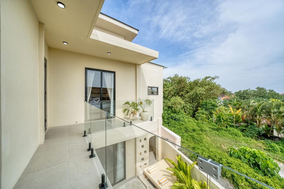 2bd Private Pool Villa w Home Cinema in Canggu Villa in North Kuta