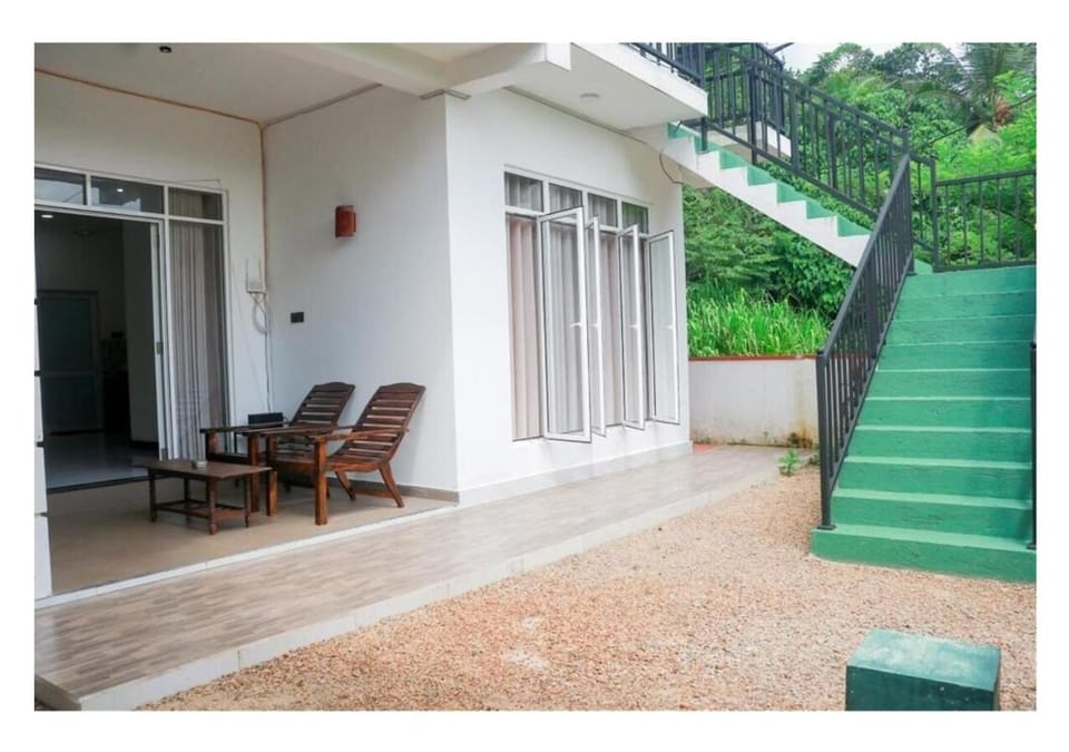 Villa Serenity - Jayavikumgama Bed and Breakfast in Southern Province