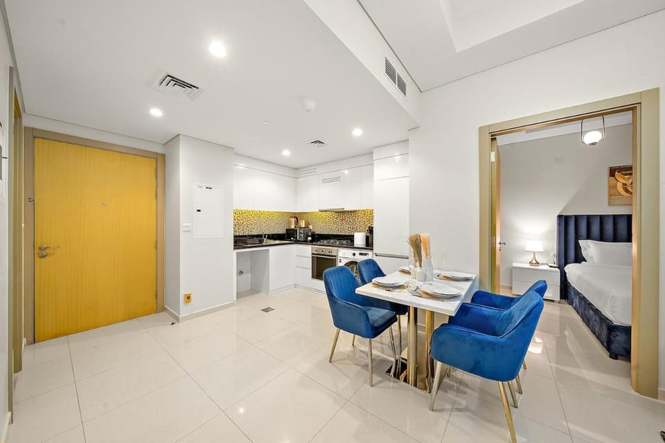FIRST CLASS 2BR Elevated Comfort & Style Apartment in Dubai