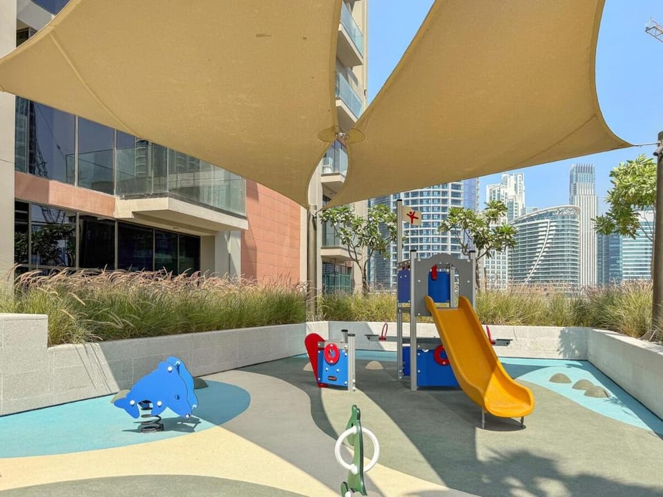 FIRST CLASS 1BR Chic Living Canal Views Apartment in Dubai
