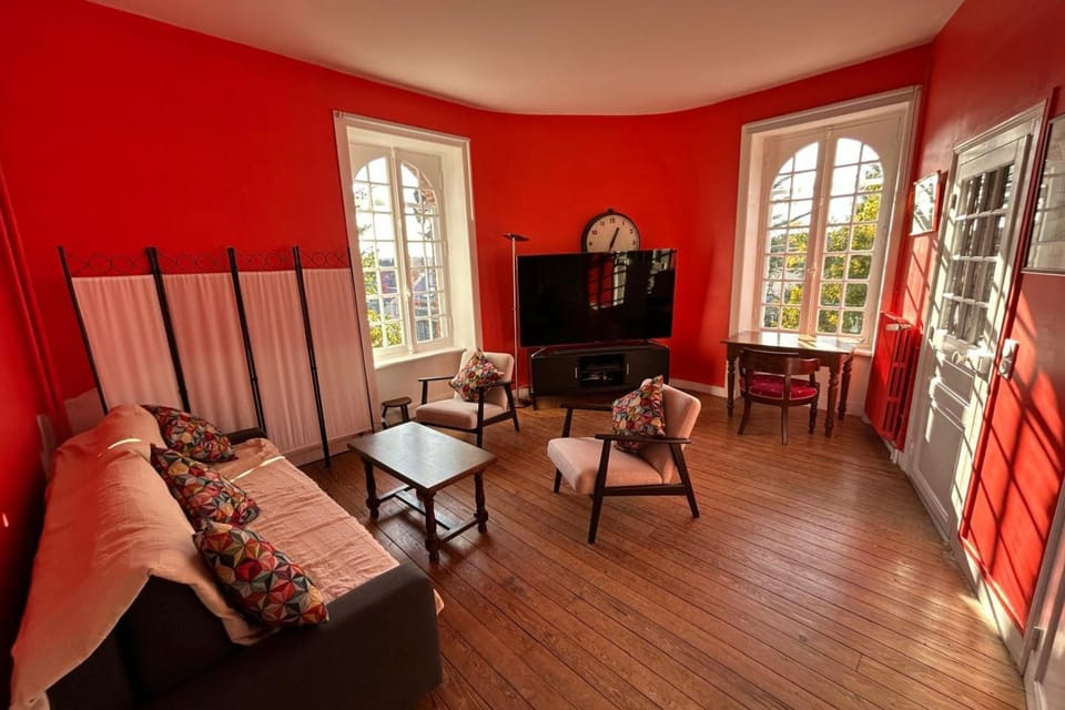 House with Balcony and Sea View in La Richardais House in Dinard