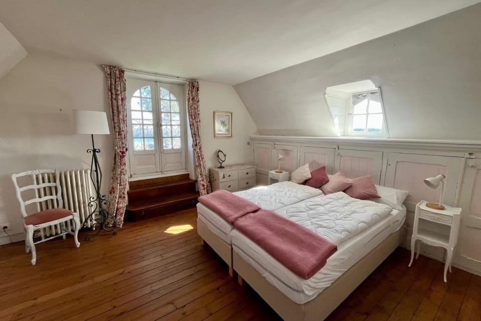 House with Balcony and Sea View in La Richardais House in Dinard