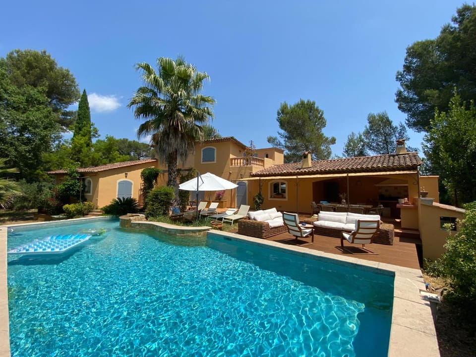 Property building, Patio, Garden, Balcony/Terrace, Garden view, Pool view, Swimming pool, sunbed
