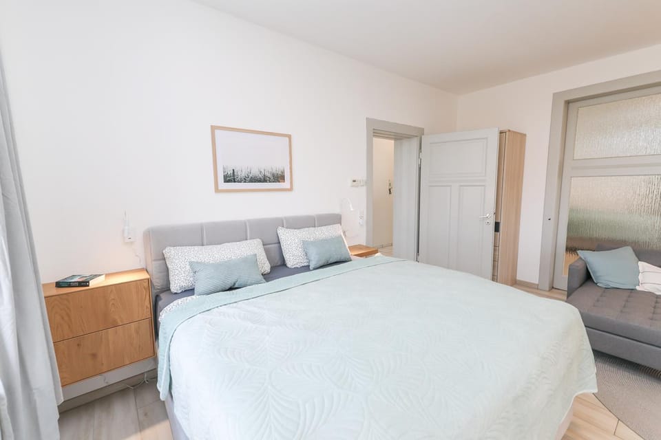 Bed, Bedroom