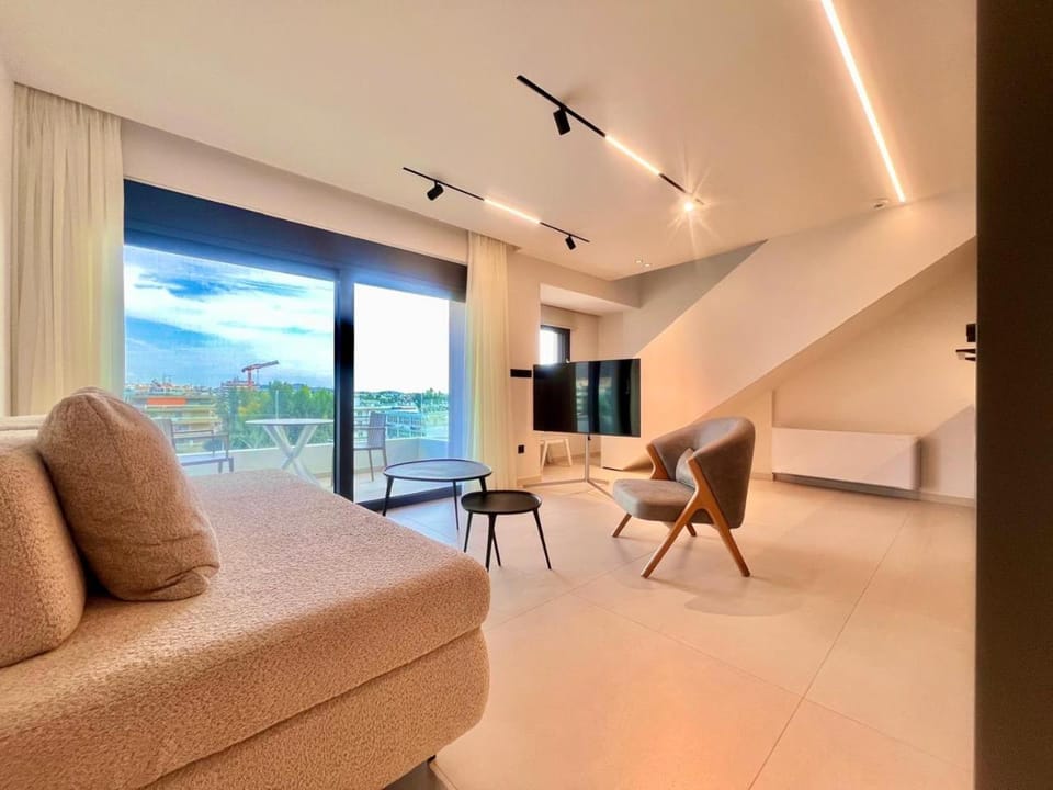2BR Sea View Loft with private Jacuzzi in Riviera Apartment in South Athens