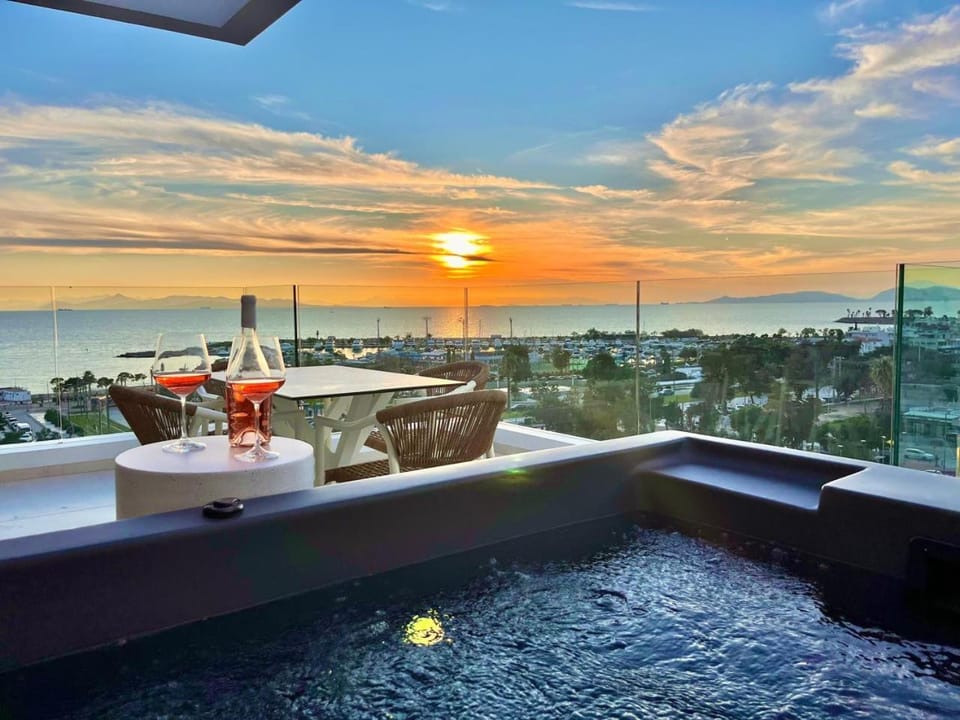 2BR Sea View Loft with private Jacuzzi in Riviera Apartment in South Athens