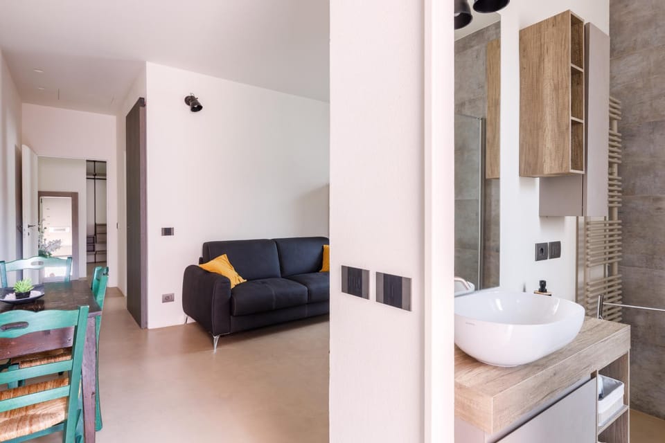 Bathroom, TV and multimedia, Living room, Seating area