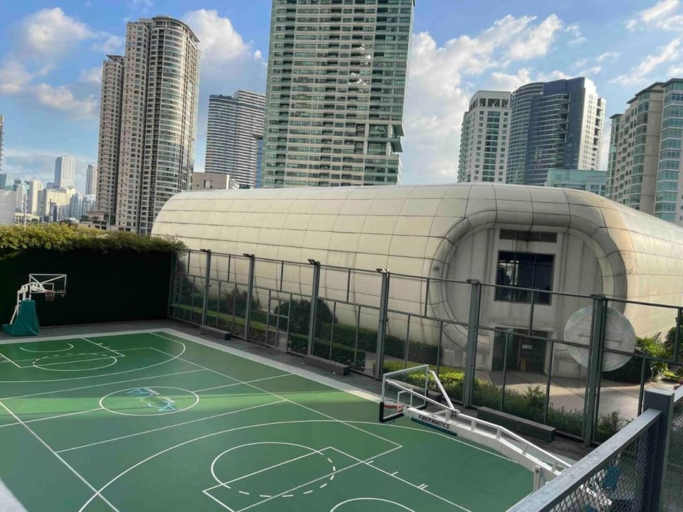 Cool 1BR Acqua Livingstone Netflix Pool and Gym Apartment in Mandaluyong