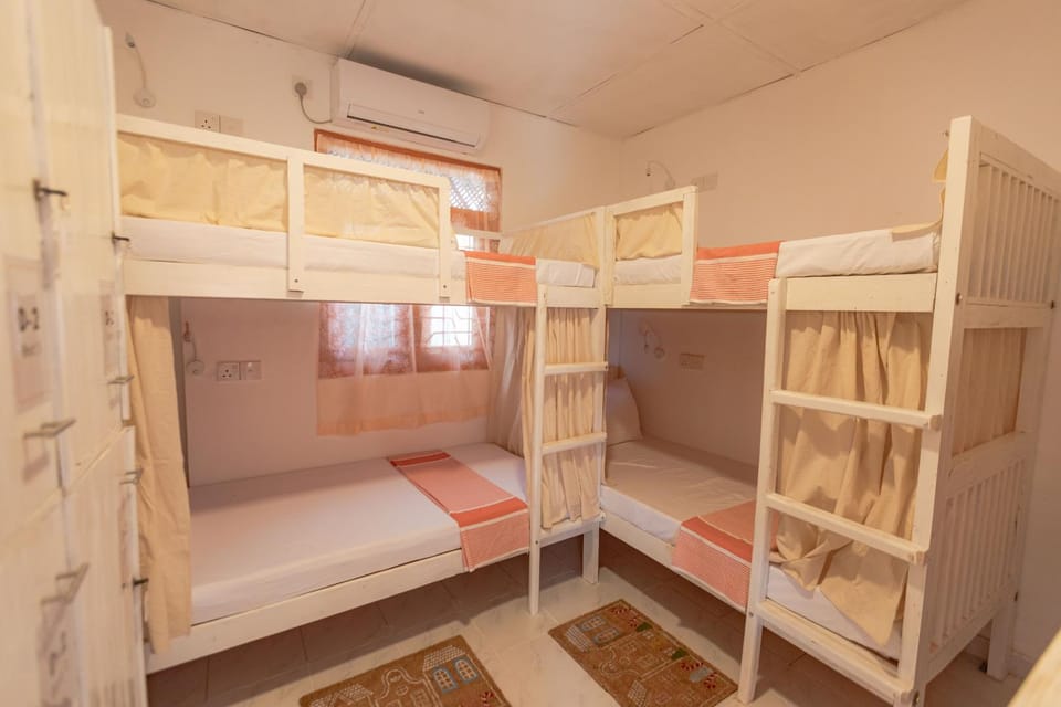 Bed, Photo of the whole room, Bedroom, bunk bed, air conditioner