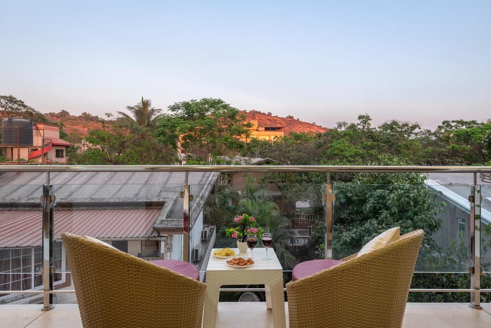 Alaya Stays, Rainmist 4-BHK Pet-Friendly Villla with Pool Villa in Lonavla