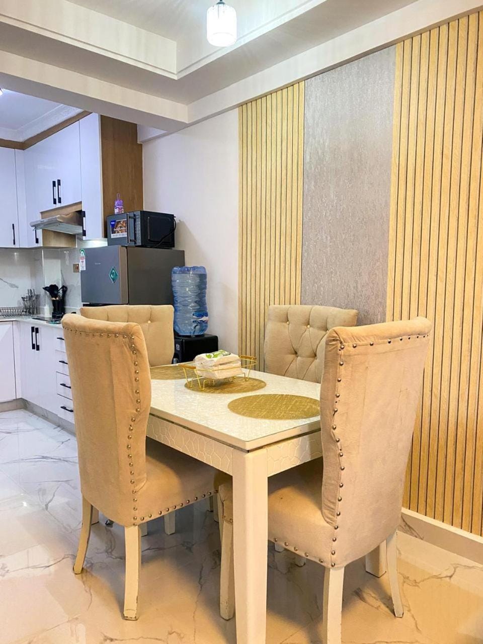 Royal essence apartment with swimming pool ,ample parking ,fully equipped gym, child playground and amazing scenic city view in kilimani Apartment in Nairobi